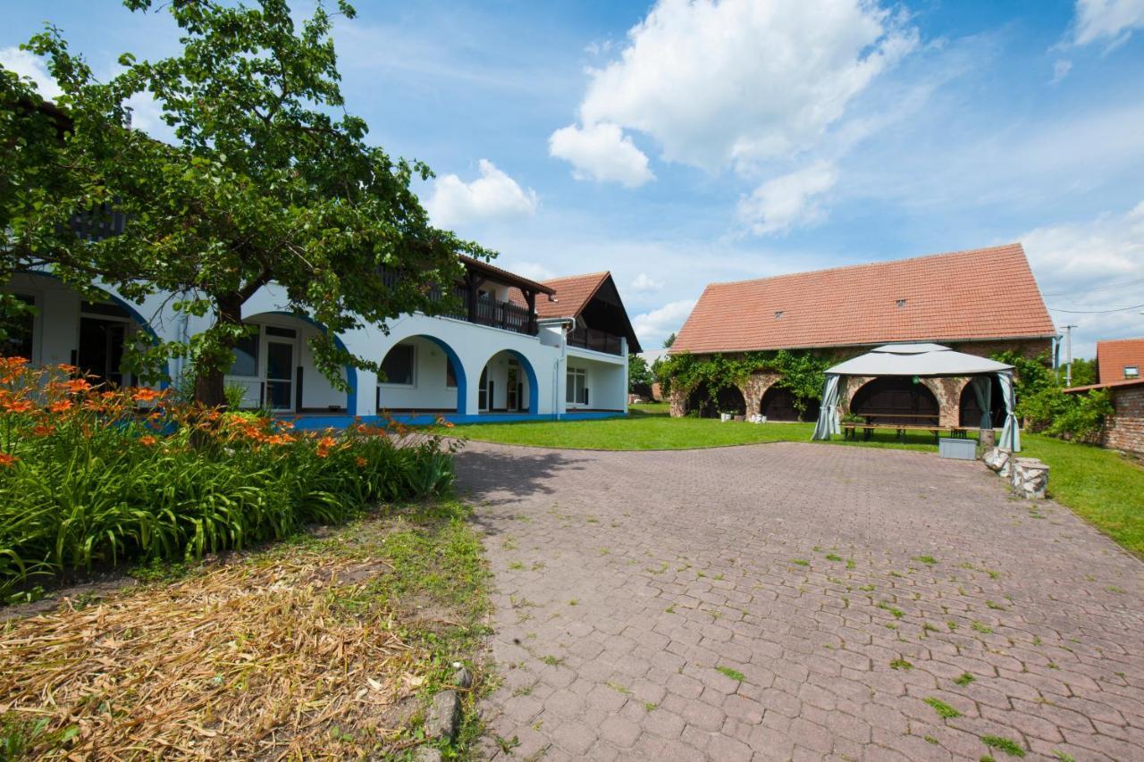 Penzion Posada Podivin Zewnętrze zdjęcie